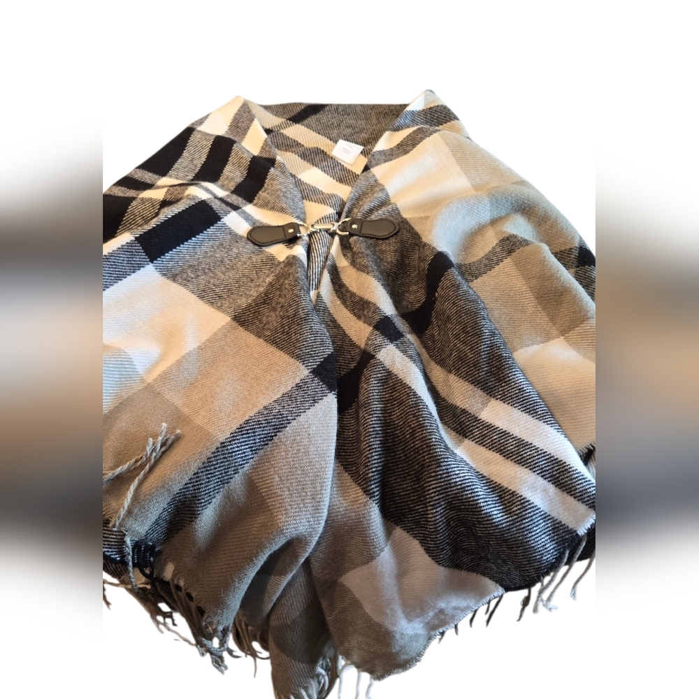 Chirstopher Banks Poncho Cape Women One Size Plaid Black Gray Fringes W/Clasp
